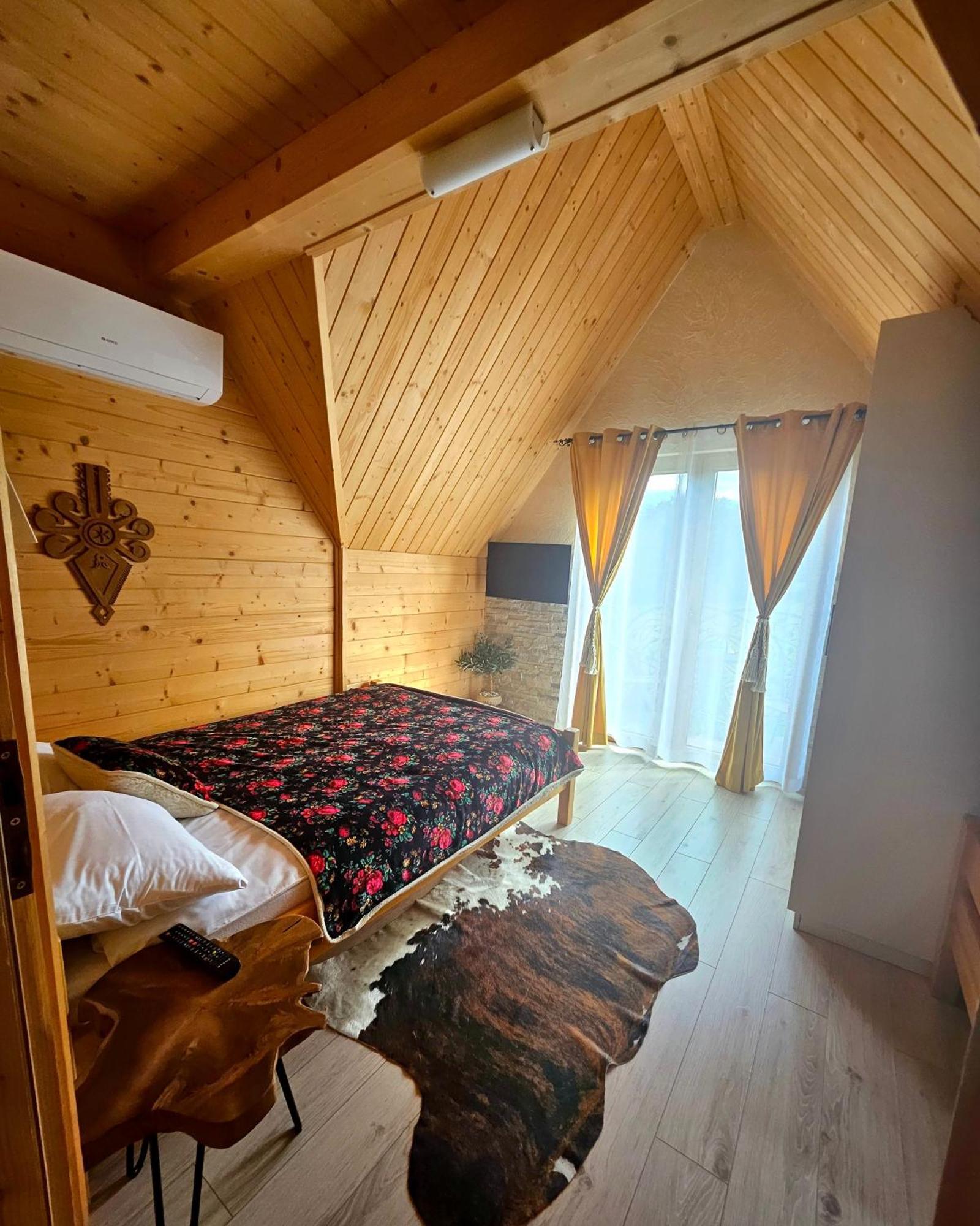 Goralska Chatka 2 Highland Cottage - Split Ac, Jacuzzi, Sauna, Private Parking, Mountains View, Garden, Zakopane Bagian luar foto