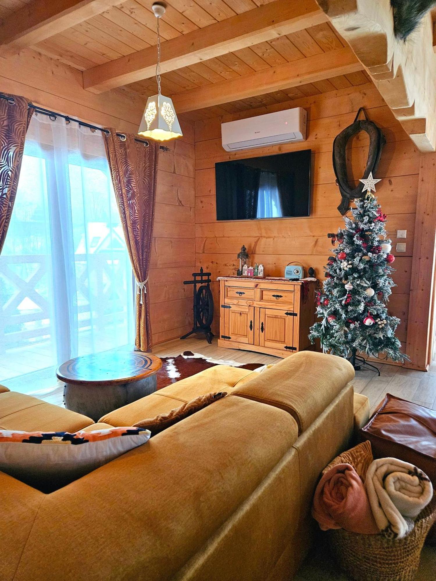 Goralska Chatka 2 Highland Cottage - Split Ac, Jacuzzi, Sauna, Private Parking, Mountains View, Garden, Zakopane Bagian luar foto